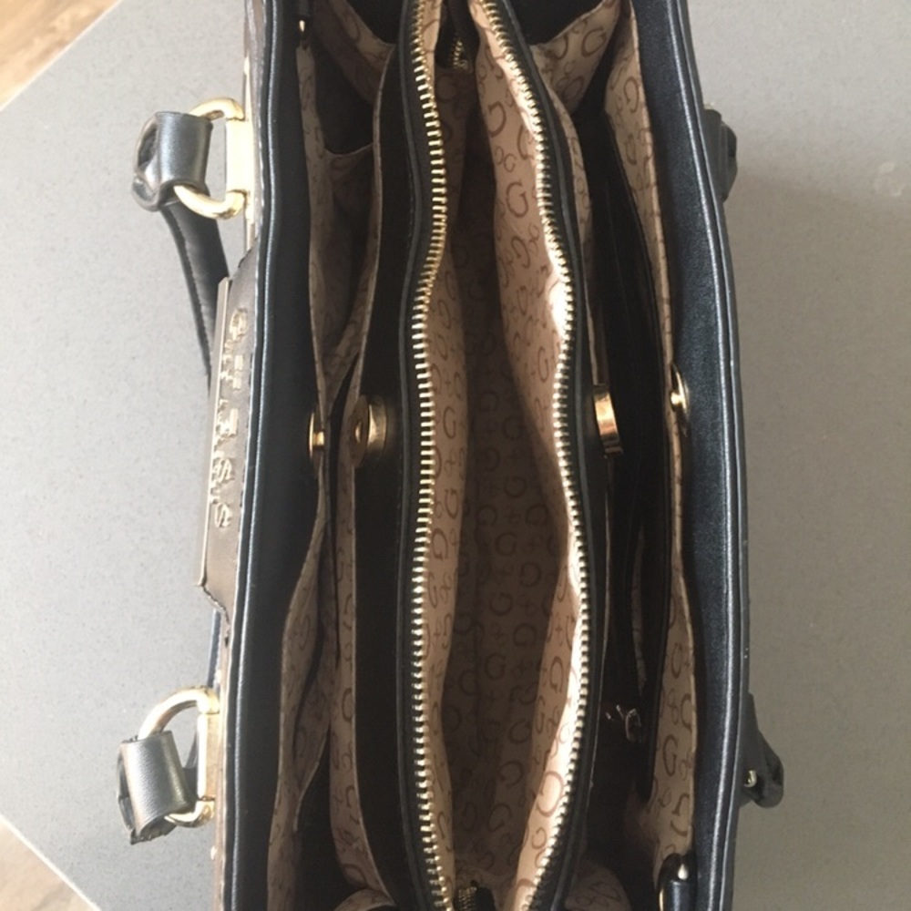GUESS handbag 💄 - Picture 4 of 10